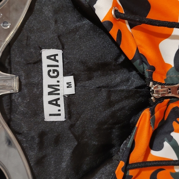 "I Am GIA" Camo Windbreaker Outfit - Picture 4 of 12